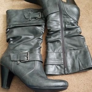 Heeled boots